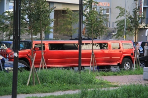 La limo rouge devant Kapitanskaya 3